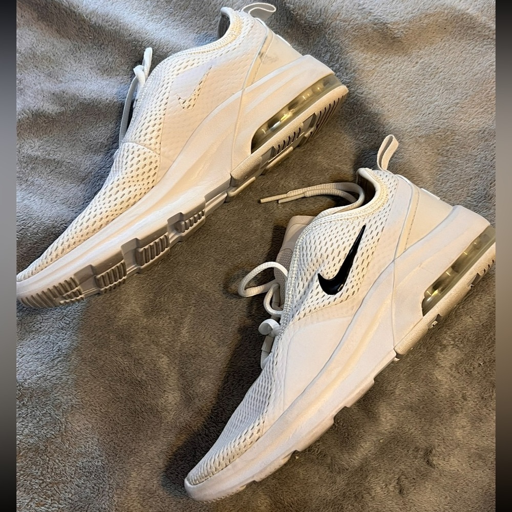 Cream/off white Nike women’s size 6 1/2 lightly used